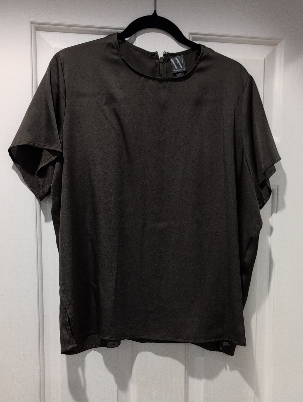 NWOT Olive Short Sleeve Top